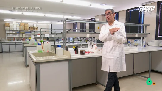 La gran mentira de las bebidas energéticas, según un catedrático de Bioquímica ¿Por qué es importante? José Manuel Nicolás, catedrático de Bioquímica de la Universidad de Murcia, analiza qué contienen realmente las bebidas energéticas. Explica que la taurina "no da energía" y que el efecto viene de la brutal cantidad de cafeína que llevan.