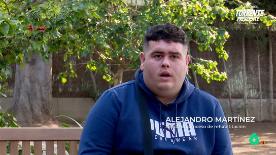 Alejandro, adicto en rehabilitación, afirma que las bebidas energéticas "fueron el inicio": "Me ponía violento y tenía problemas" Equipo de Investigación recoge el testimonio de Alejandro Martínez, un joven en proceso de rehabilitación, que en este vídeo explica el papel de las bebidas energéticas en su adicción y cómo le llevaron a situaciones de agresividad y violencia.