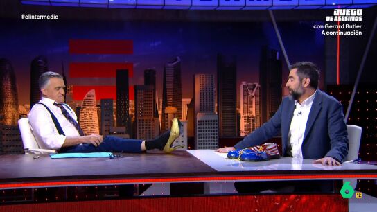Dani Mateo anuncia que Trump ha "mandado zapatos a El Intermedio": "Yo me quedo los de payaso a ver si se me pega algo"