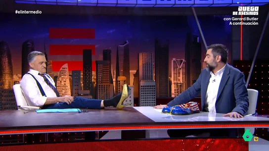 Dani Mateo anuncia que Trump ha "mandado zapatos a El Intermedio": "Yo me quedo los de payaso a ver si se me pega algo" Dani Mateo anuncia que Trump ha "mandado zapatos a El Intermedio": "Yo me quedo los de payaso a ver si se me pega algo"