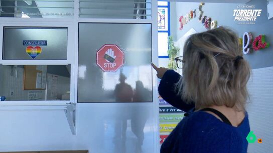 Josefi Ponce, profesora de F&iacute;sica y Qu&iacute;mica de este instituto de San Jos&eacute; del Valle, explica c&oacute;mo las bebidas energ&eacute;ticas afectan al rendimiento escolar de los estudiantes: "Llegan muy cansados y no les interesa nada lo que podemos contarles".