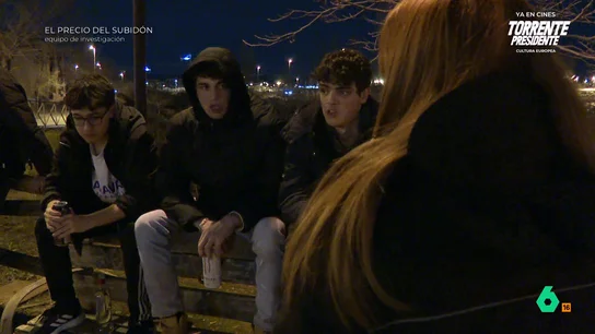 Equipo de Investigación se adentra en un botellón donde se mezclan bebidas energéticas y alcohol Equipo de Investigación pregunta en un botellón a los jóvenes sobre el consumo de bebidas energéticas con alcohol. Algunos aseguran que "activa más que un refresco", mientras que otros avisan de que hay personas que han acabado en urgencias.