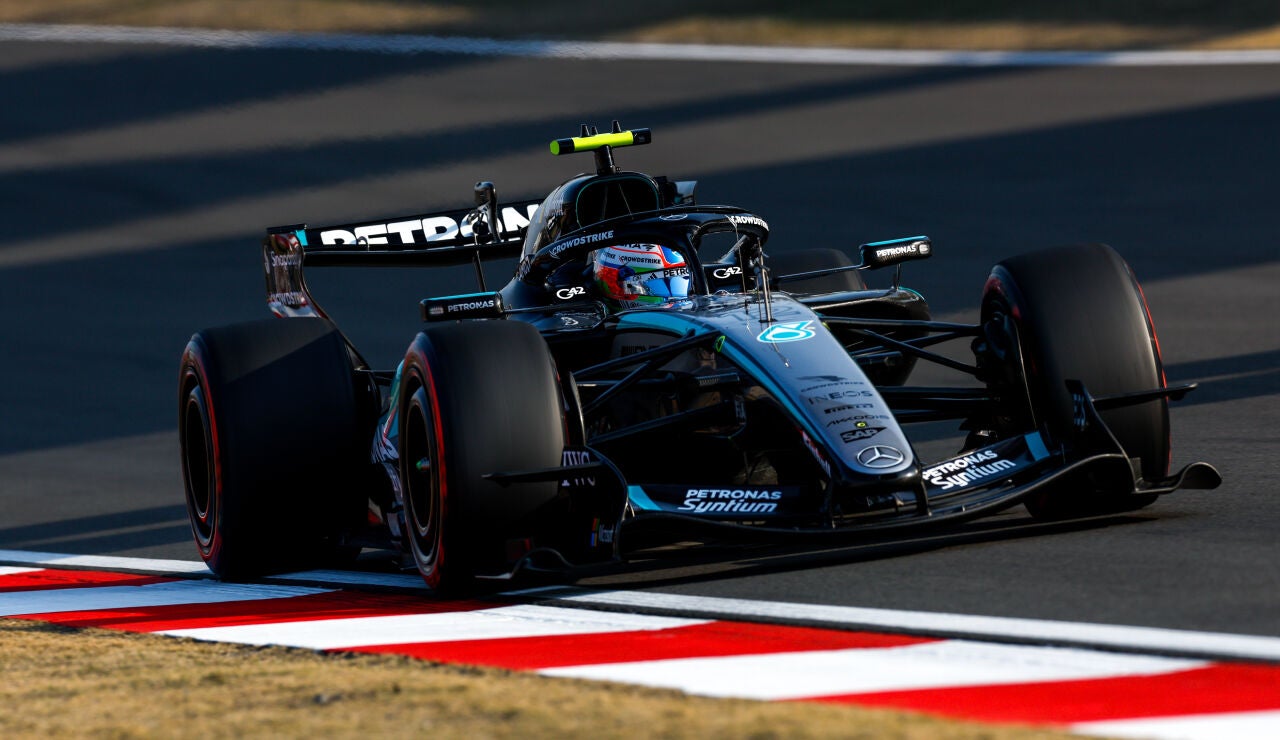 Andrea Kimi Antonelli con su Mercedes durante el GP de China