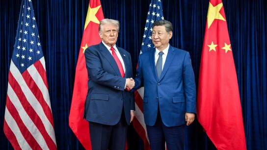 El presidente de EEUU, Donald Trump, saluda al presidente chino, Xi Jinping.