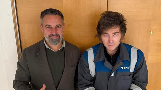 Santiago Abascal y Javier Milei posan juntos antes de su reunión en Madrid Santiago Abascal y Javier Milei posan juntos antes de su reunión en Madrid