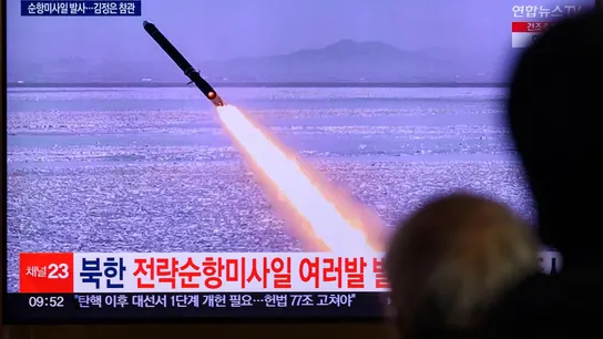 Imagen de una televisión surcoreana informando del lanzamiento de misiles desde Corea del Norte Imagen de una televisión surcoreana informando del lanzamiento de misiles desde Corea del Norte