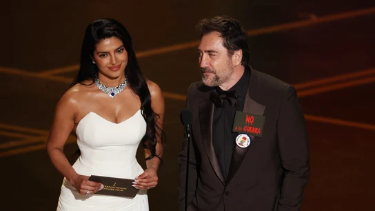 Priyanka Chopra Jonas y Javier Bardem presentan el Oscar a la Mejor Película Internacional durante la 98.ª ceremonia anual de los Premios Oscar en el Dolby Theatre de Los Ángeles, California (Estados Unidos), el 15 de marzo de 2026. Priyanka Chopra Jonas y Javier Bardem presentan el Oscar a la Mejor Película Internacional durante la 98.ª ceremonia anual de los Premios Oscar en el Dolby Theatre de Los Ángeles, California (Estados Unidos), el 15 de marzo de 2026.