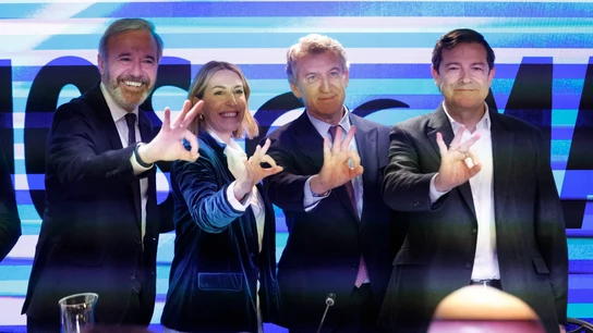 El presidente nacional del Partido Popular, Alberto Núnez Feijóo, posa junto a los presidentes en funciones de Aragón, Jorge Azcón; Extremadura, María Guardiola; y de Castilla y León, Alfonso Fernández Mañueco El presidente nacional del Partido Popular, Alberto Núnez Feijóo, posa junto a los presidentes en funciones de Aragón, Jorge Azcón; Extremadura, María Guardiola; y de Castilla y León, Alfonso Fernández Mañueco