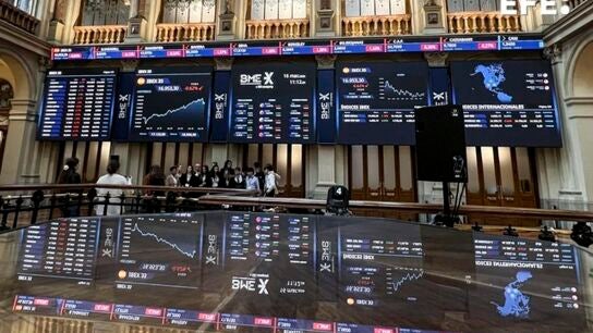 El Ibex 35 cierra plano y salva los 17.000 enteros con el petr&oacute;leo estable por encima de los 100 d&oacute;lares.