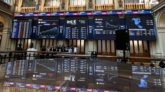 El Ibex 35 cierra plano y salva los 17.000 enteros con el petróleo estable por encima de los 100 dólares. El Ibex 35 cierra plano y salva los 17.000 enteros con el petróleo estable por encima de los 100 dólares.