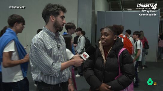 El reportero ha charlado en la Feria Aula con Tania, V&iacute;ctor y Ver&oacute;nica, tres j&oacute;venes que han acudido a este evento con el objetivo de decidir qu&eacute; van a estudiar en un futuro. 