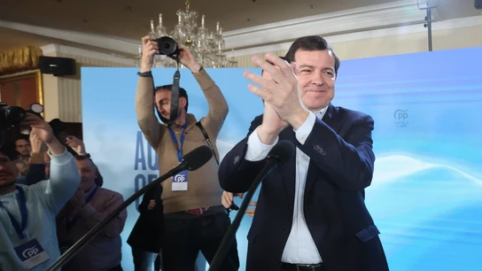 El candidato del PP a la presidencia de Castilla y León Alfonso Fernández Mañueco celebra los resultados electorales El candidato del PP a la presidencia de Castilla y León Alfonso Fernández Mañueco celebra los resultados electorales