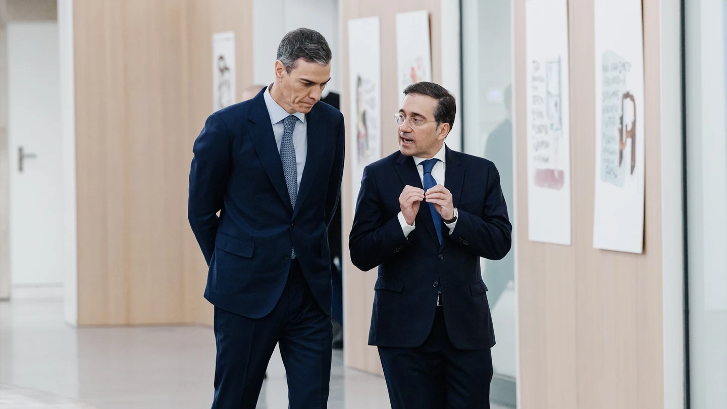 Pedro Sánchez y José Manuel Albares en una foto de archivo Pedro Sánchez y José Manuel Albares en una foto de archivo
