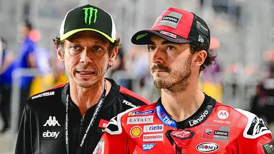 Pecco Bagnaia desmiente a Valentino Rossi: "No sufrí por culpa de Marc Márquez" Pecco Bagnaia desmiente a Valentino Rossi: "No sufrí por culpa de Marc Márquez"