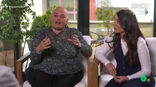 Este documental refleja la historia de siete mujeres que sufren alopecia. Su directora, Sandra Rom&aacute;n, decidi&oacute; hacer este documental "por un tema personal", ya que su madre tambi&eacute;n sufre alopecia. 