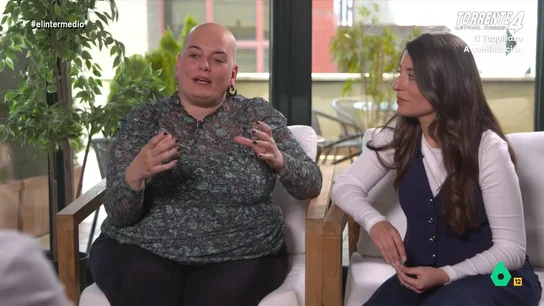 Nuria Garriga cuenta que "tocó fondo" debido a su alopecia: "Tapaba con el pañuelo, con drogas, con alcohol..." Este documental refleja la historia de siete mujeres que sufren alopecia. Su directora, Sandra Román, decidió hacer este documental "por un tema personal", ya que su madre también sufre alopecia.