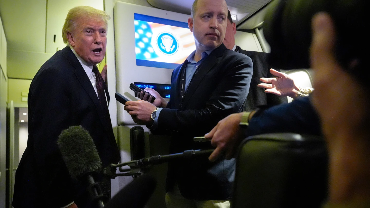 El presidente de Estados Unidos, Donald Trump, en el Air Force One El presidente de Estados Unidos, Donald Trump, en el Air Force One