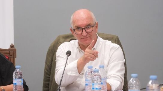 Santiago Freire, machista, franquista... y vigilante de neutralidad ideol&oacute;gica: pol&eacute;mica en A Coru&ntilde;a por su nuevo jefe de Educaci&oacute;n