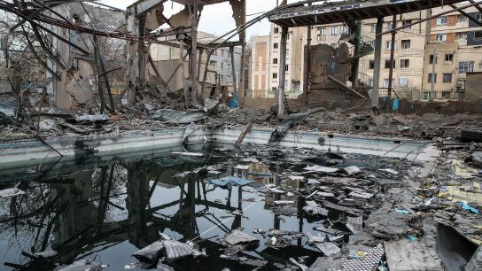 Destrucci&oacute;n de un complejo deportivo tras los ataques estadounidenses e israel&iacute;es contra Ir&aacute;n.