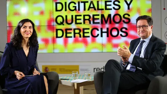 El ministro para la Transformación Digital, Óscar López, y Yolanda Domínguez, creadora y experta en comunicación para la igualdad. El ministro para la Transformación Digital, Óscar López, y Yolanda Domínguez, creadora y experta en comunicación para la igualdad.