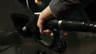 Imagen de archivo de un surtidor de gasolina