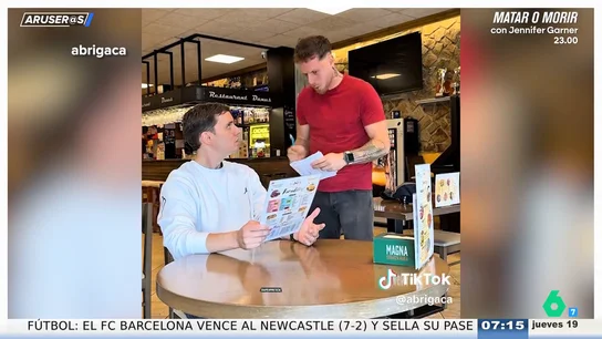 El vídeo de humor que destapa "las mentirijillas" de los camareros: "La merluza es fresa, lleva a 20 bajo cero un mes" El vídeo de humor que destapa "las mentirijillas" de los camareros: "La merluza es fresa, lleva a 20 bajo cero un mes"