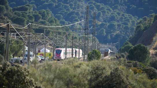 La jueza que investiga el accidente de Adamuz detecta 42 metros de v&iacute;a retirada sin permiso