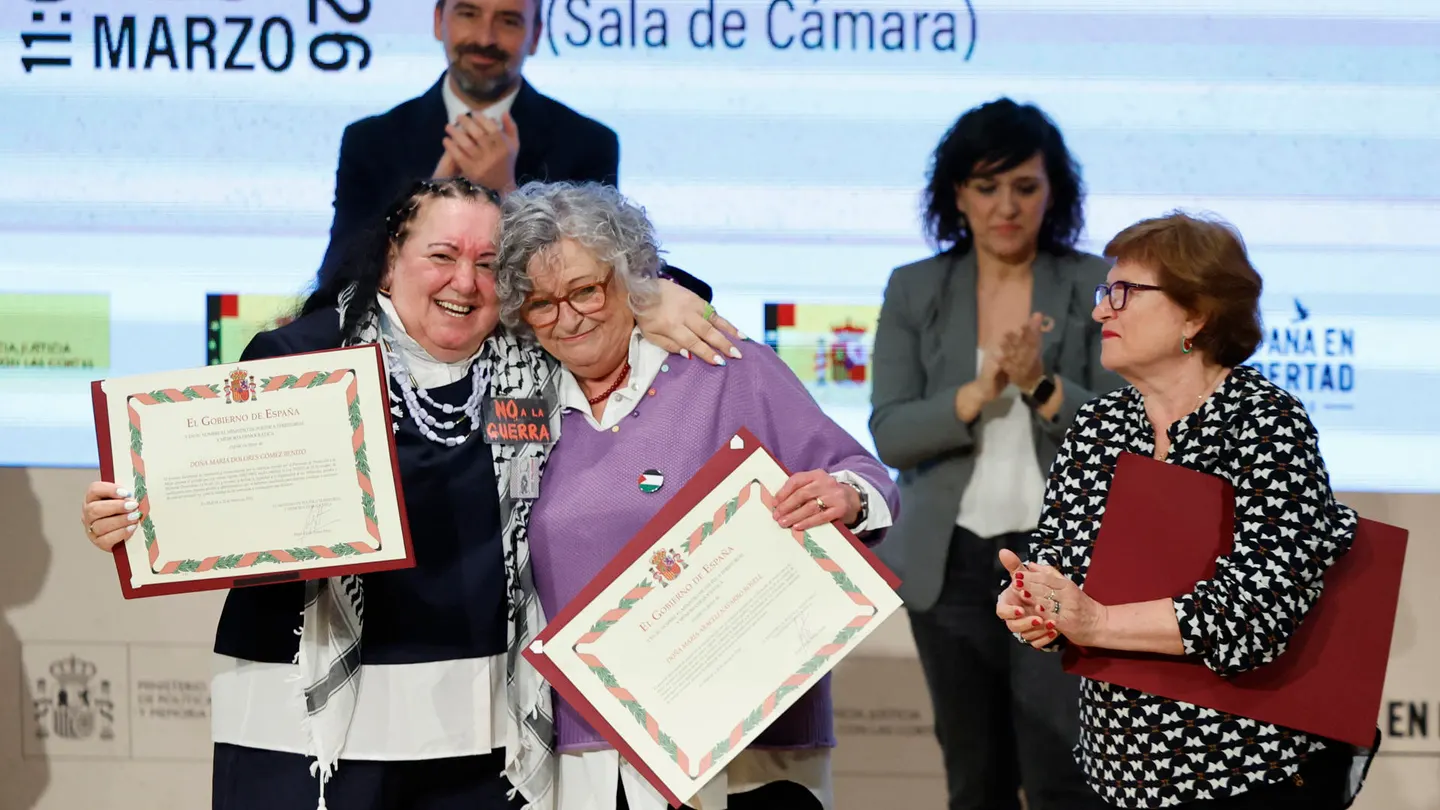 Dos de las supervivientes del Patronato de Protección a la Mujer reciben este viernes un diploma de reconocimiento. Dos de las supervivientes del Patronato de Protección a la Mujer reciben este viernes un diploma de reconocimiento.