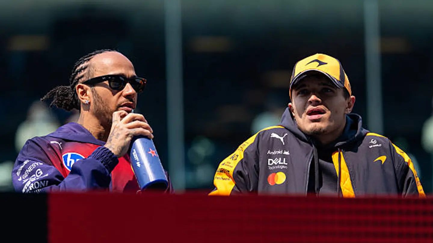 La contundente respuesta de Norris a Hamilton sobre otra 'ventaja' de Mercedes: "Te inventas cosas" La contundente respuesta de Norris a Hamilton sobre otra 'ventaja' de Mercedes: "Te inventas cosas"