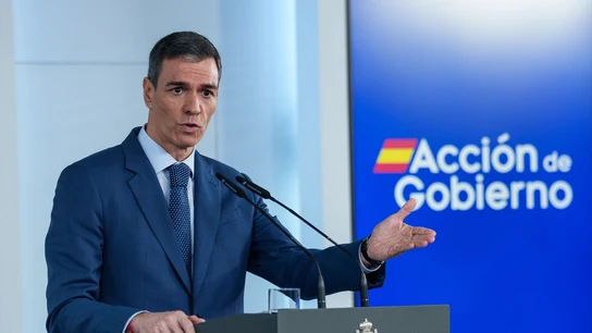 El presidente del Gobierno, Pedro Sánchez, durante una rueda de prensa posterior al Consejo de Ministros extraordinario, en el Palacio de la Moncloa. El presidente del Gobierno, Pedro Sánchez, durante una rueda de prensa posterior al Consejo de Ministros extraordinario, en el Palacio de la Moncloa.
