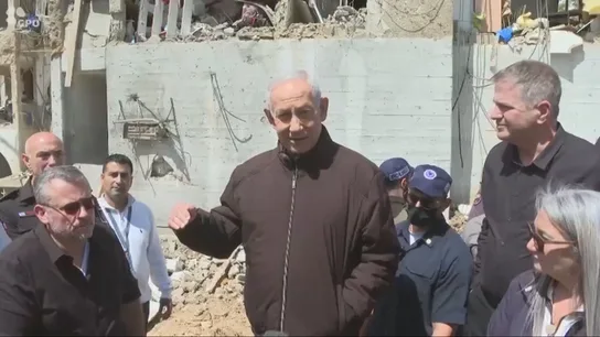 Benjamin Netanyahu habla con los periodistas desde Arad Benjamin Netanyahu habla con los periodistas desde Arad