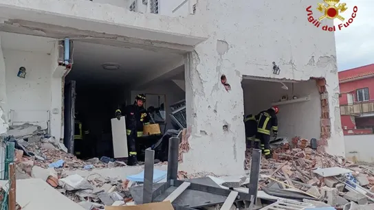 Al menos dos heridos y decenas de evacuados tras una violenta explosión de gas en un barrio de Roma Al menos dos heridos y decenas de evacuados tras una violenta explosión de gas en un barrio de Roma