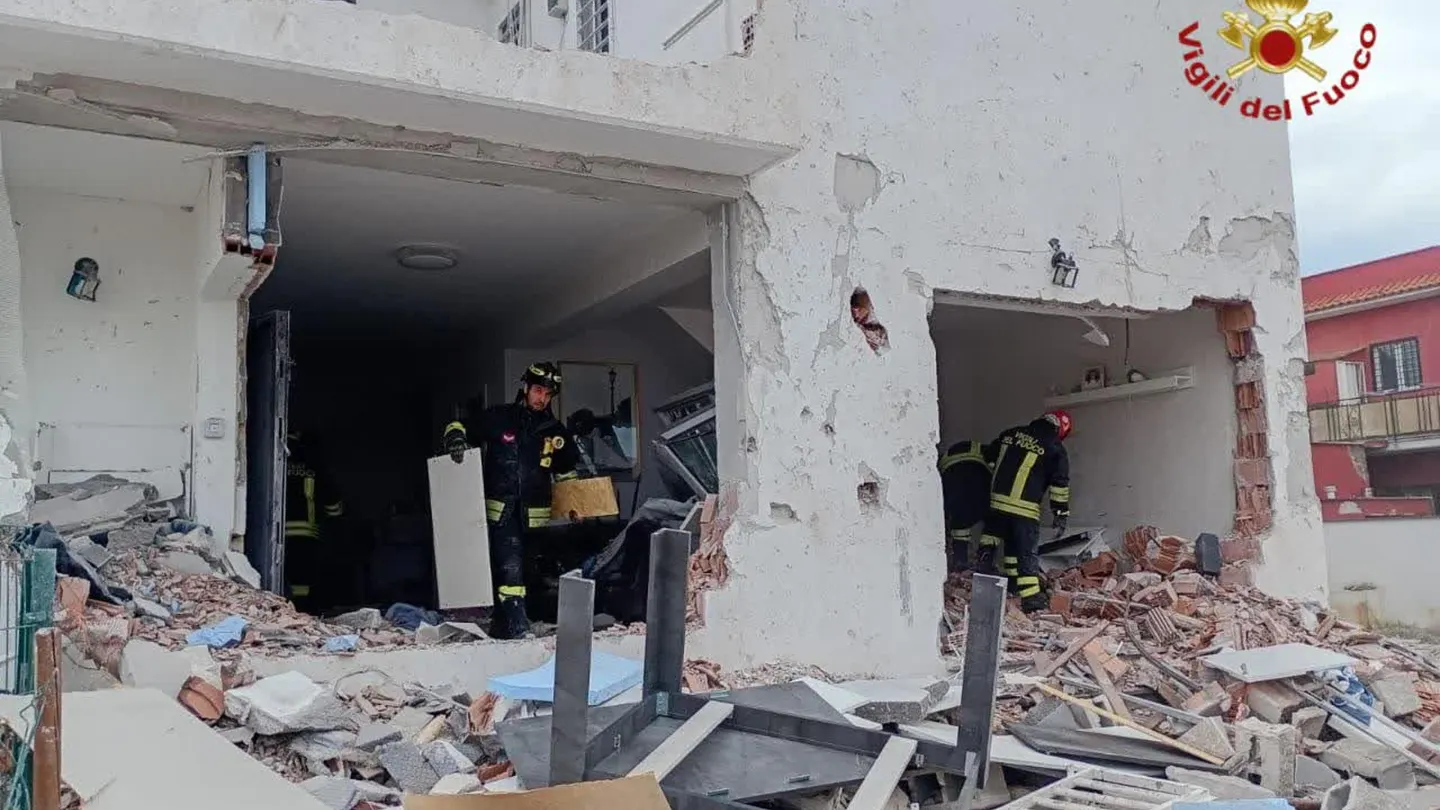 Al menos dos heridos y decenas de evacuados tras una violenta explosión de gas en un barrio de Roma Al menos dos heridos y decenas de evacuados tras una violenta explosión de gas en un barrio de Roma