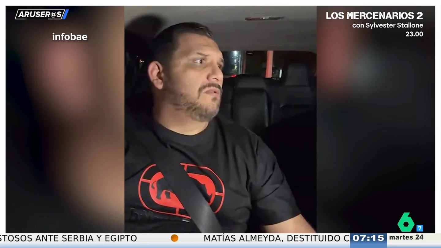 Le pide al conductor de Uber que haga el paripé porque su novio le pidió el viaje, pero ella se va con "un amigo": "Él no se puede enterar" Le pide al conductor de Uber que haga el paripé porque su novio le pidió el viaje, pero ella se va con "un amigo": "Él no se puede enterar"