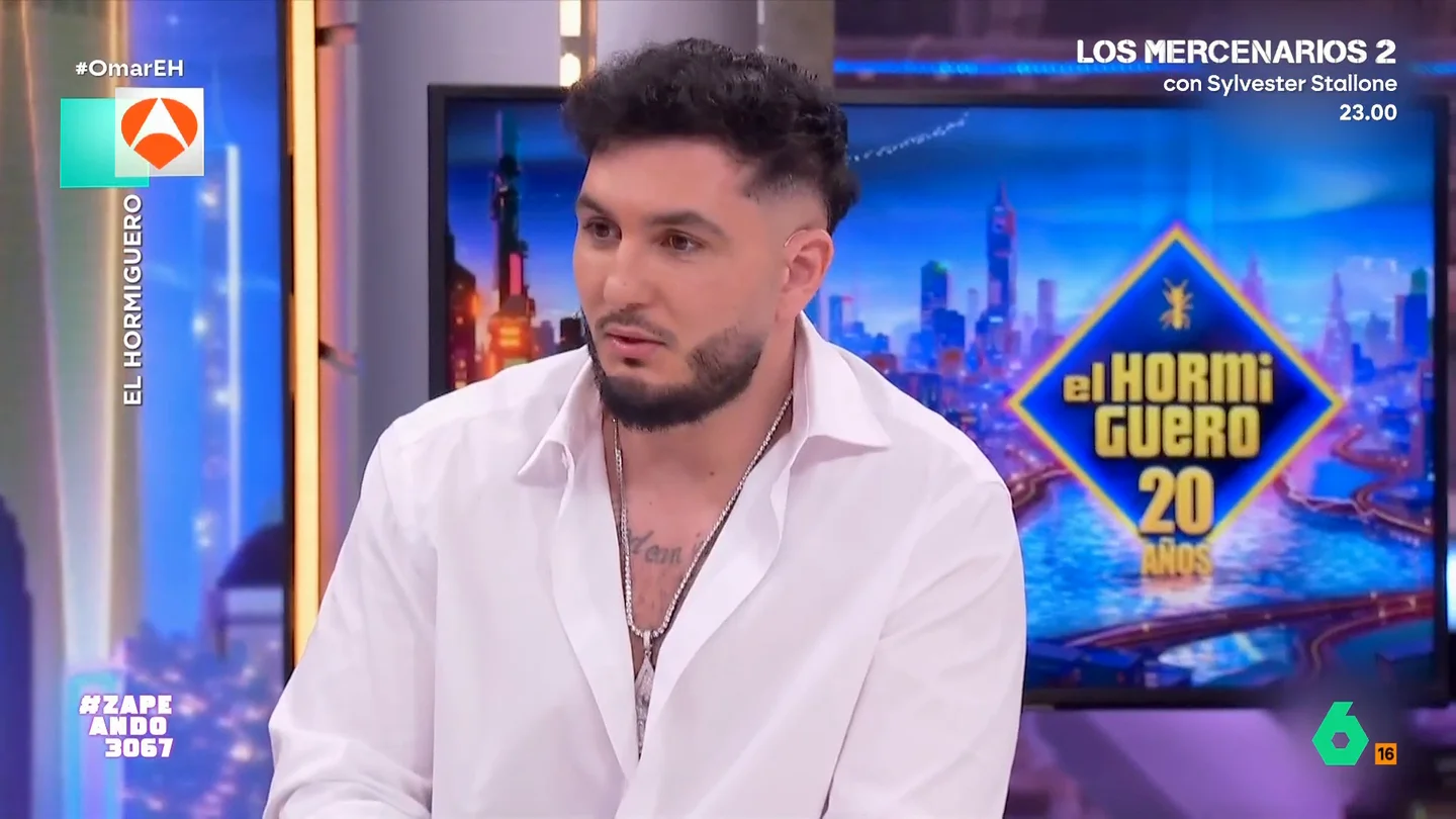 Omar Montes cuenta en El Hormiguero la conexión entre su padre y Michael Jackson El cantante fue a divertirse este lunes al programa de Pablo Motos donde, además de anunciar que ha decidido abandonar la música en un año, compartía una curiosa anécdota de su padre con el rey del pop.