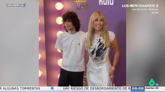 Miley Cyrus posa con Maxx Morando en el estreno del especial de Hannah Montana por sus 20 años Miley Cyrus posa con Maxx Morando en el estreno del especial de Hannah Montana por sus 20 años