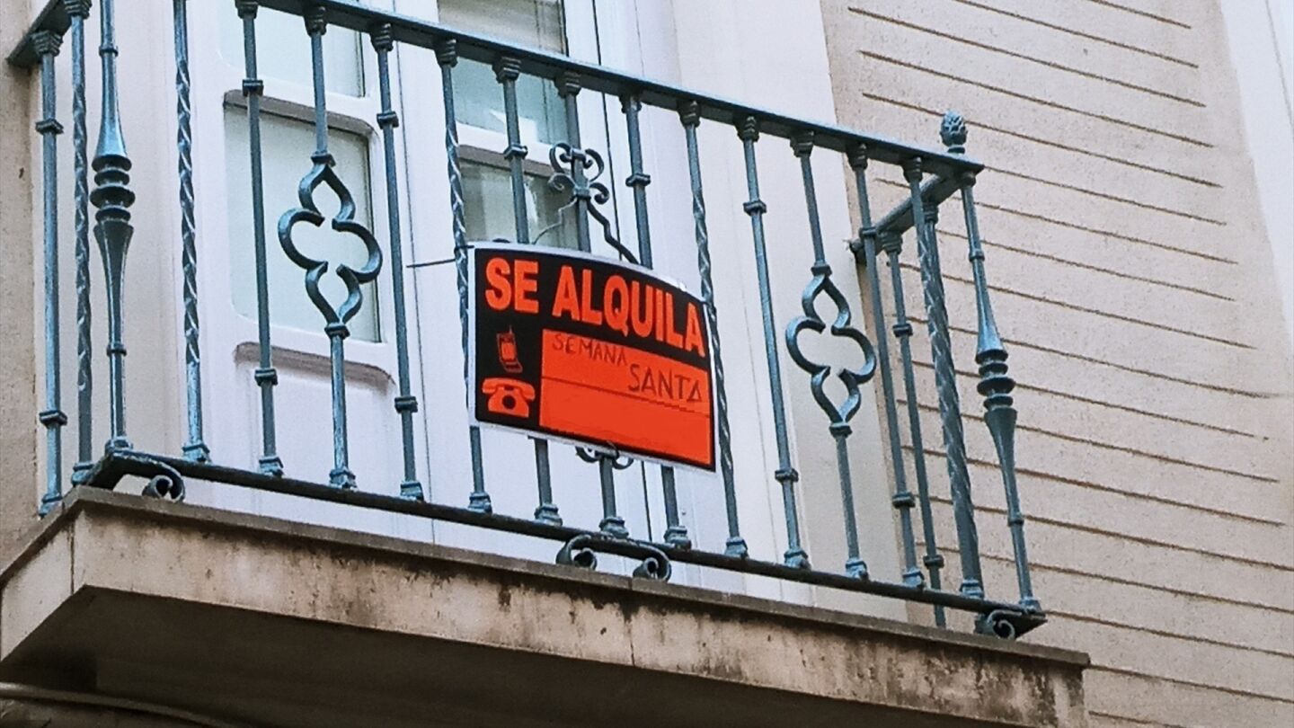 Un balc&oacute;n puesto en alquiler para la Semana Santa de Sevilla