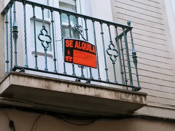 Un balcón puesto en alquiler para la Semana Santa de Sevilla Un balcón puesto en alquiler para la Semana Santa de Sevilla