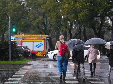 Paso de cebra con peatones Paso de cebra con peatones