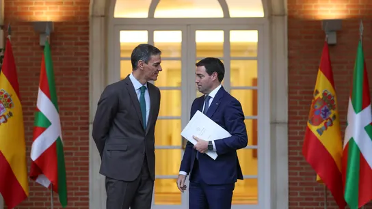 Imagen de archivo del presidente del Gobierno, Pedro Sánchez, y el lehendakari, Imanol Pradales. Imagen de archivo del presidente del Gobierno, Pedro Sánchez, y el lehendakari, Imanol Pradales.