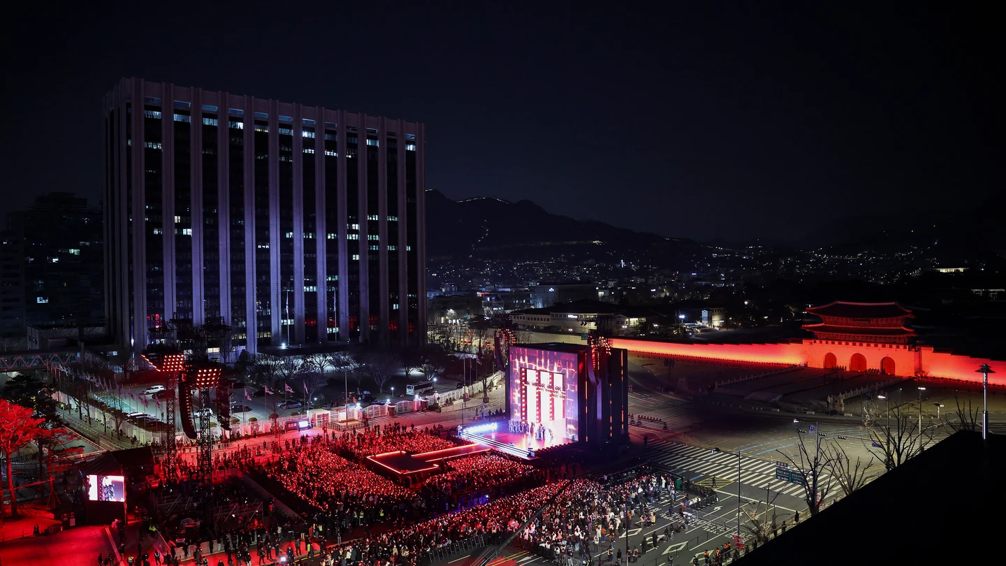 El concierto gratuito de BTS en la plaza Gwanghwamun, de Seúl (Corea del Sur) El concierto gratuito de BTS en la plaza Gwanghwamun, de Seúl (Corea del Sur)