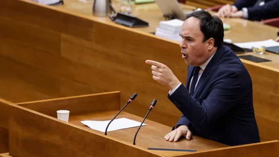 El presidente de la Generalitat valenciana, Juanfran Pérez Llorca, durante la sesión de control de este jueves en Les Corts Valencianes El presidente de la Generalitat valenciana, Juanfran Pérez Llorca, durante la sesión de control de este jueves en Les Corts Valencianes