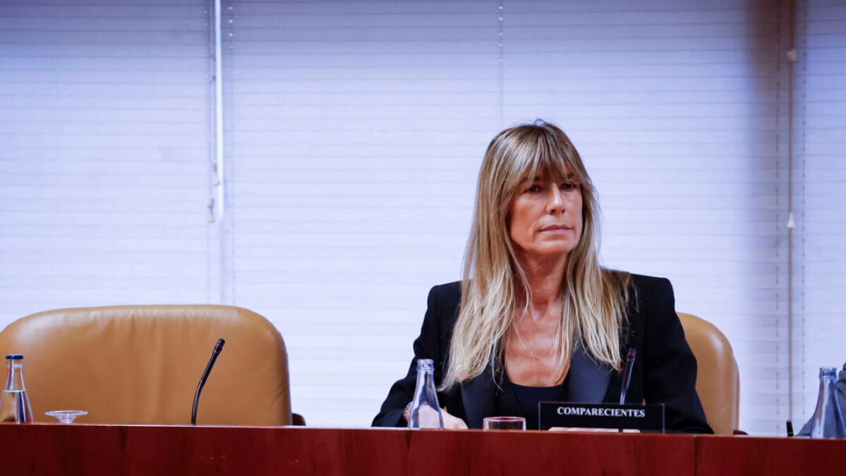 Begoña Gómez pide al juez Peinado suspender la causa hasta que la Audiencia resuelva si la juzga un jurado popular