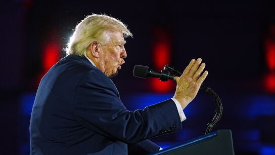 El presidente Donald Trump habla en la cena anual de recaudaci&oacute;n de fondos del Comit&eacute; Nacional Republicano del Congreso