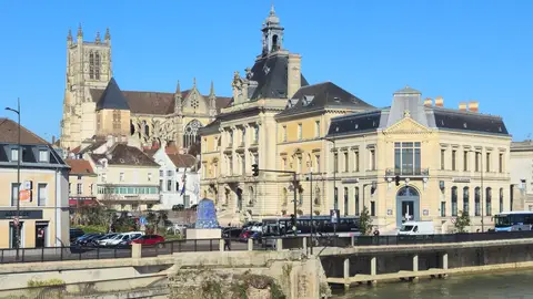 Meaux, en la región de Brie Meaux, en la región de Brie