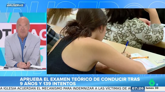 Alfonso Arús, al hombre que ha tardado 9 años, 139 intentos y más de 1.800 euros en tasas en aprobar el teórico: "¡Pero si son formularios cerrados!" Alfonso Arús, al hombre que ha tardado 9 años, 139 intentos y más de 1.800 euros en tasas en aprobar el teórico: "¡Pero si son formularios cerrados!"