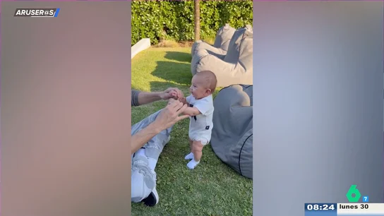 Alfonso Arús, tras ver el vídeo de Enrique Iglesias con su hijo Romeo: "¿No ha puesto a ninguno Julio?" Alfonso Arús, tras ver el vídeo de Enrique Iglesias con su hijo Romeo: "¿No ha puesto a ninguno Julio?"