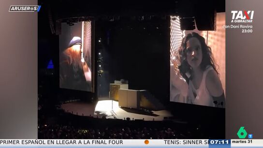 Rosal&iacute;a alucina con la confesi&oacute;n de 'Soy una pringada' sobre los hombres en su concierto en Madrid: "Siempre dicen eso"