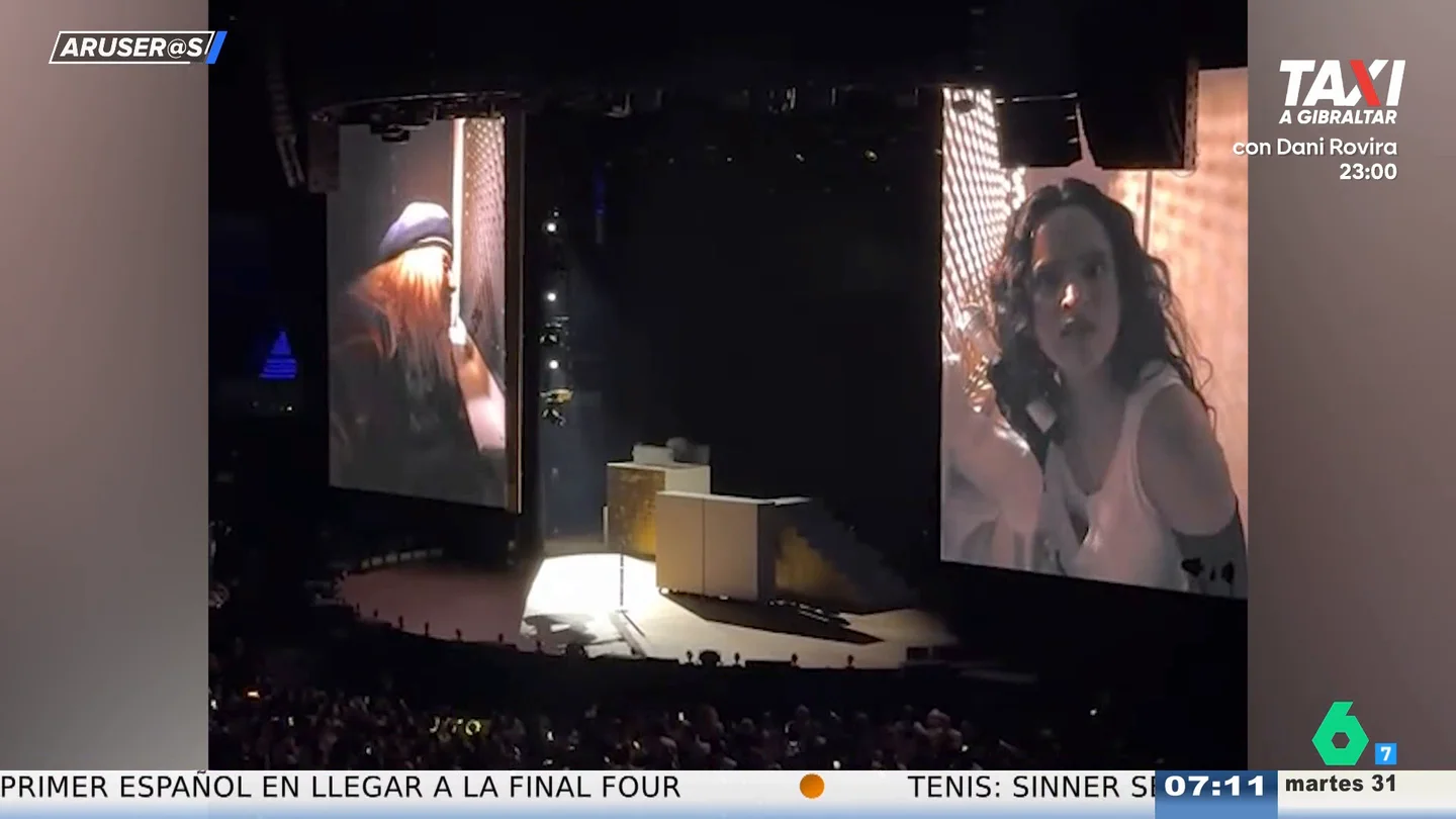 Rosalía alucina con la confesión de 'Soy una pringada' sobre los hombres en su concierto en Madrid: "Siempre dicen eso" Rosalía alucina con la confesión de 'Soy una pringada' sobre los hombres en su concierto en Madrid: "Siempre dicen eso"