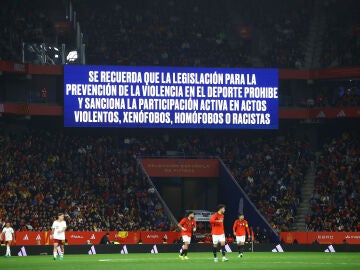 Mensaje en los videomarcadores de Cornell&agrave; tras los c&aacute;nticos islam&oacute;fobos escuchados durante el Espa&ntilde;a-Egipto